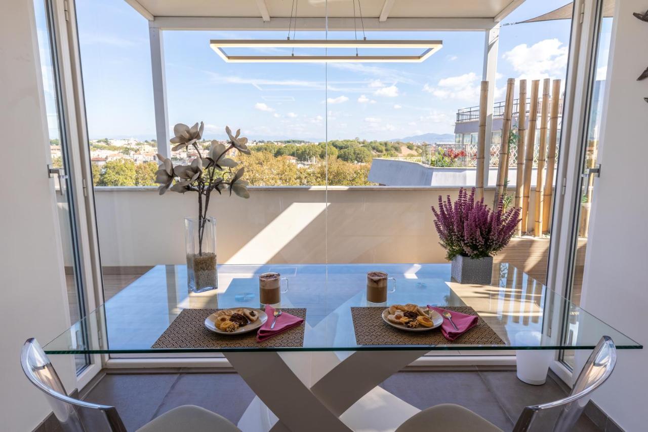 Penthouse With A Panoramic Rooftop In Trastevere With Seasonally Jacuzzi Rome Exterior photo