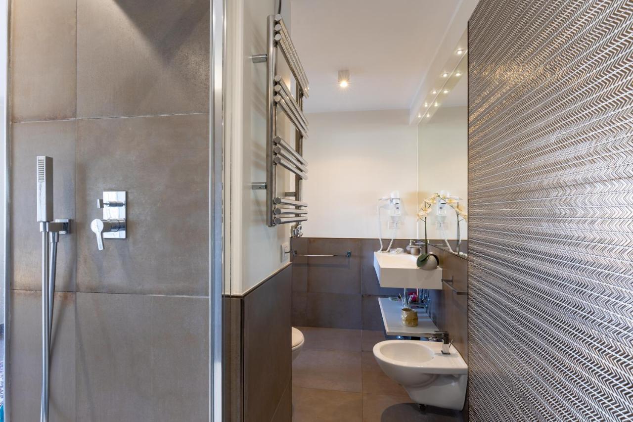 Penthouse With A Panoramic Rooftop In Trastevere With Seasonally Jacuzzi Rome Exterior photo