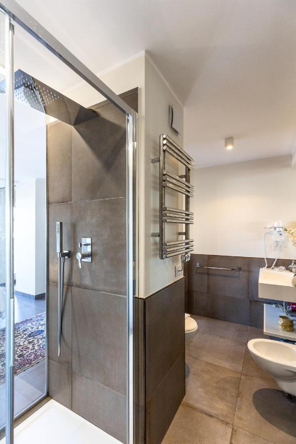 Penthouse With A Panoramic Rooftop In Trastevere With Seasonally Jacuzzi Rome Exterior photo