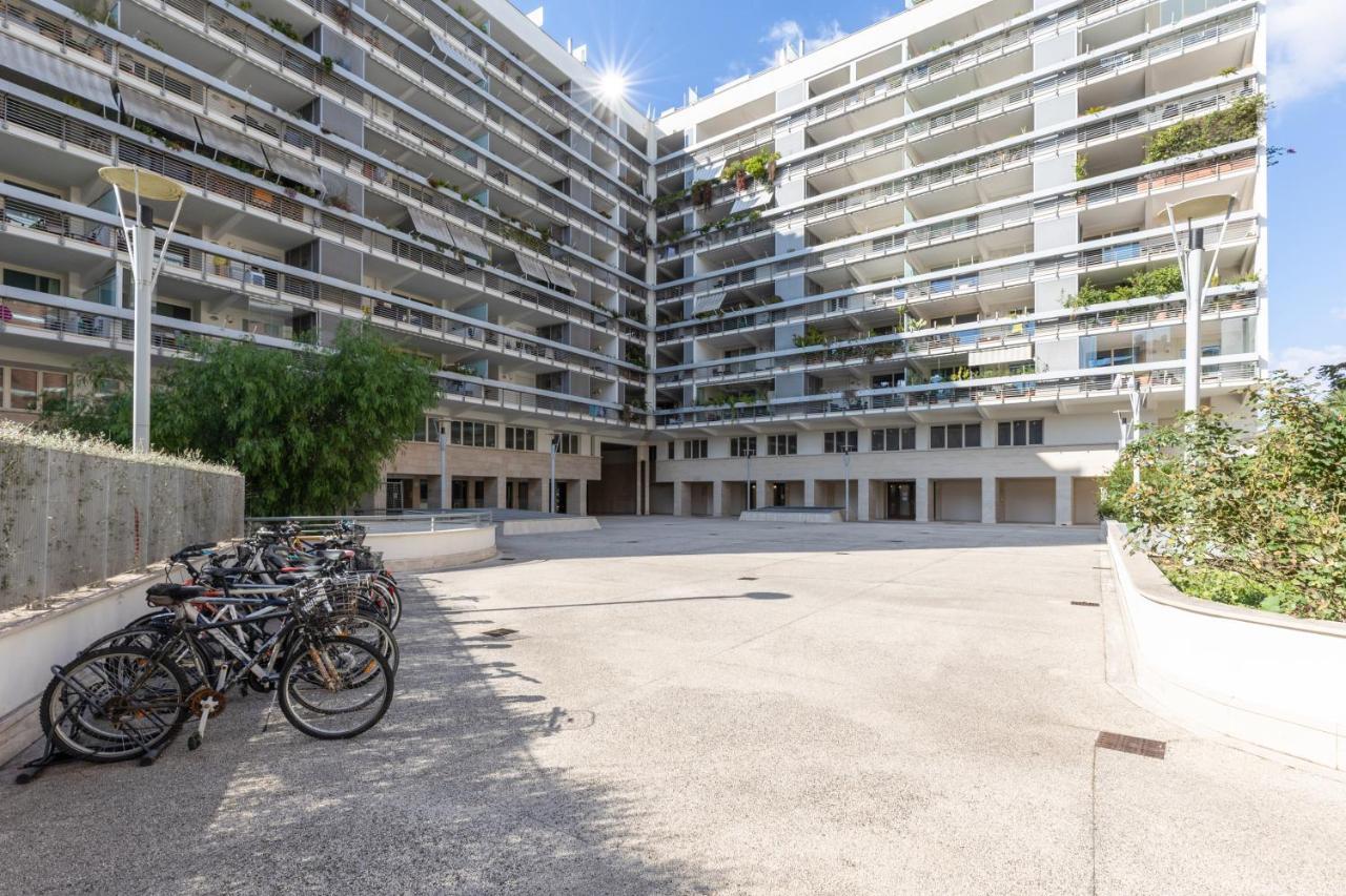 Penthouse With A Panoramic Rooftop In Trastevere With Seasonally Jacuzzi Apartment Rome Exterior photo