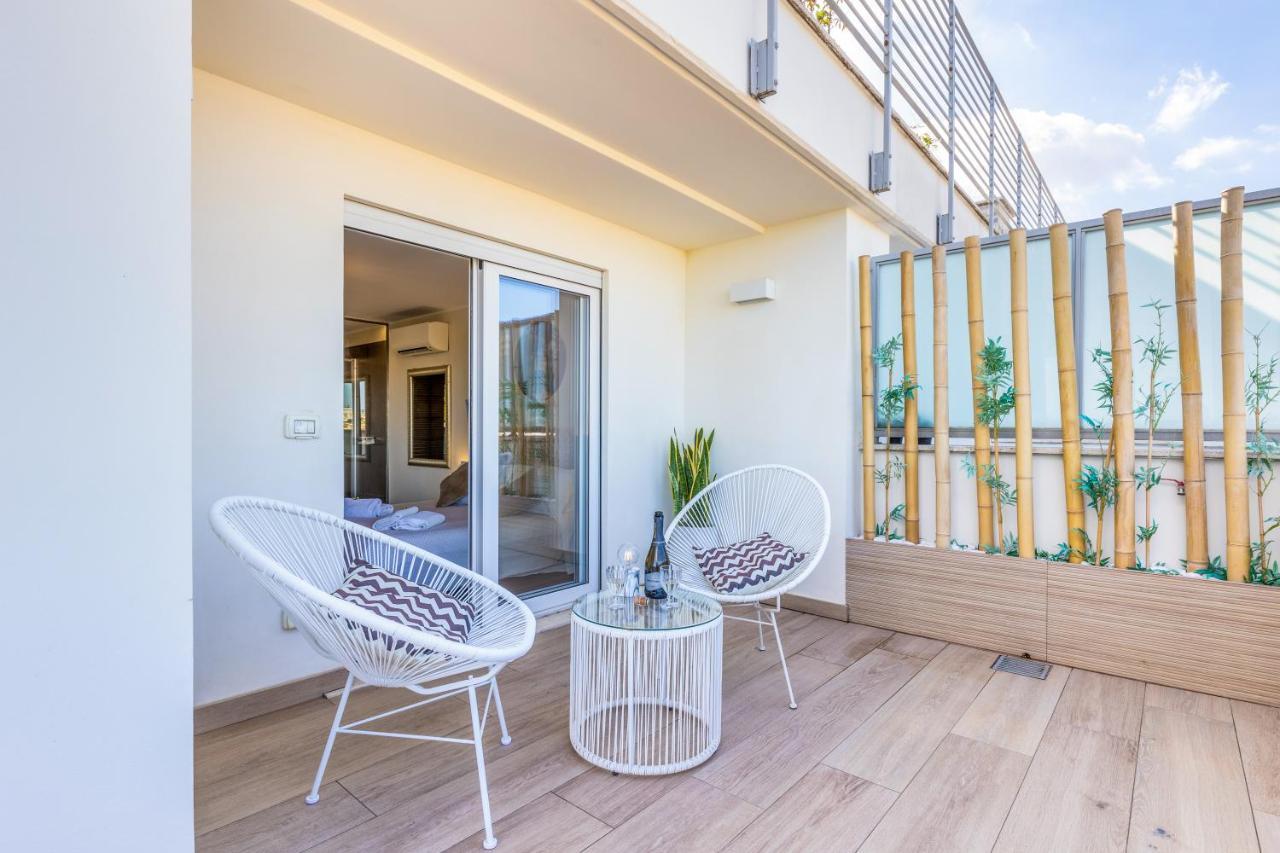 Penthouse With A Panoramic Rooftop In Trastevere With Seasonally Jacuzzi Rome Exterior photo