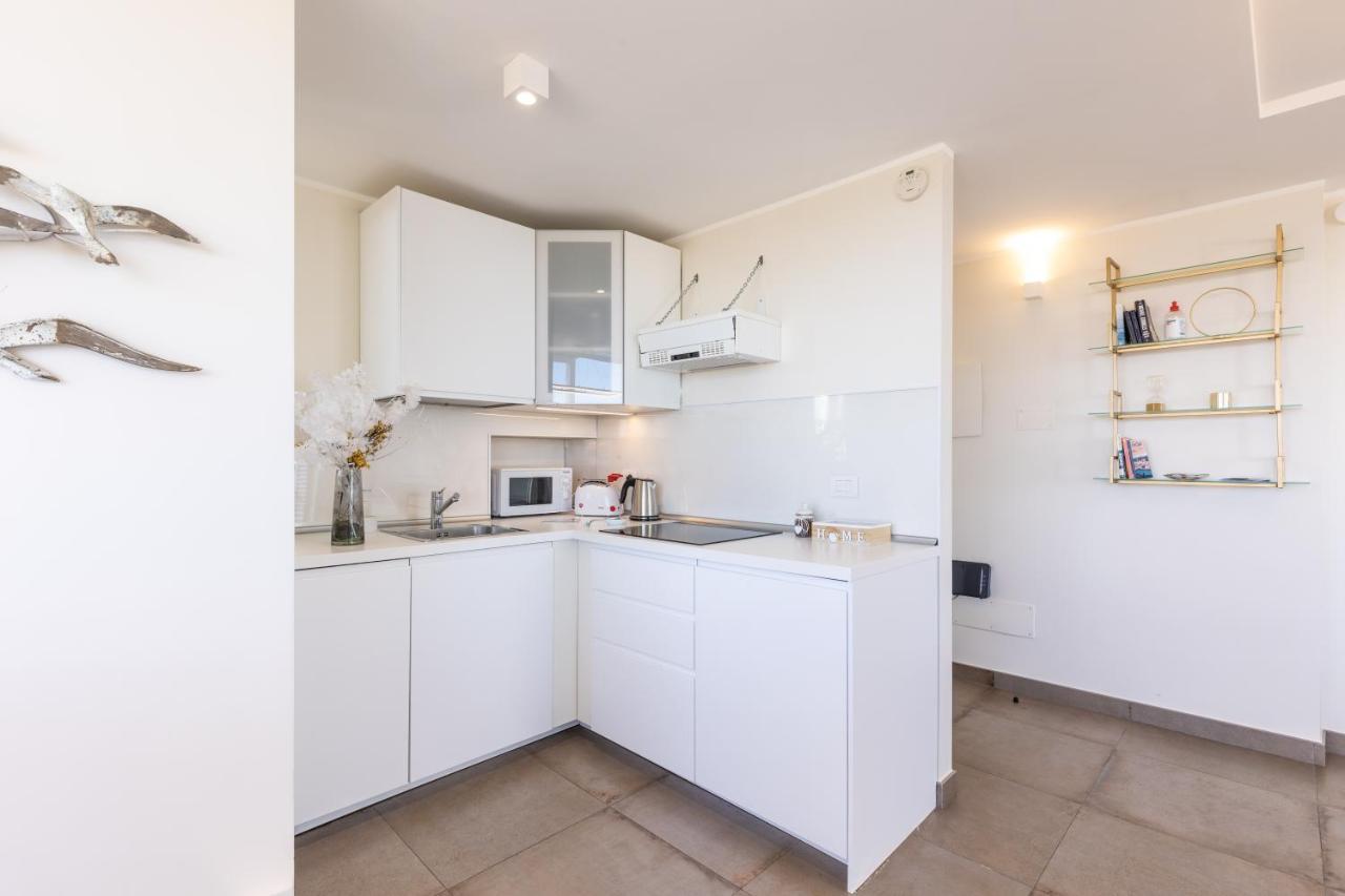 Penthouse With A Panoramic Rooftop In Trastevere With Seasonally Jacuzzi Rome Exterior photo